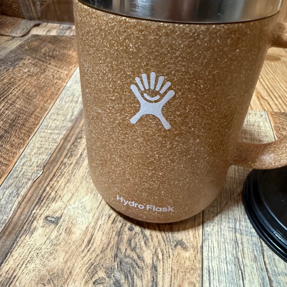 Hydro Flask 24 oz Mug with Lid, TempShield Insulation, Coffee, Tea, Travel - Picture 3 of 4